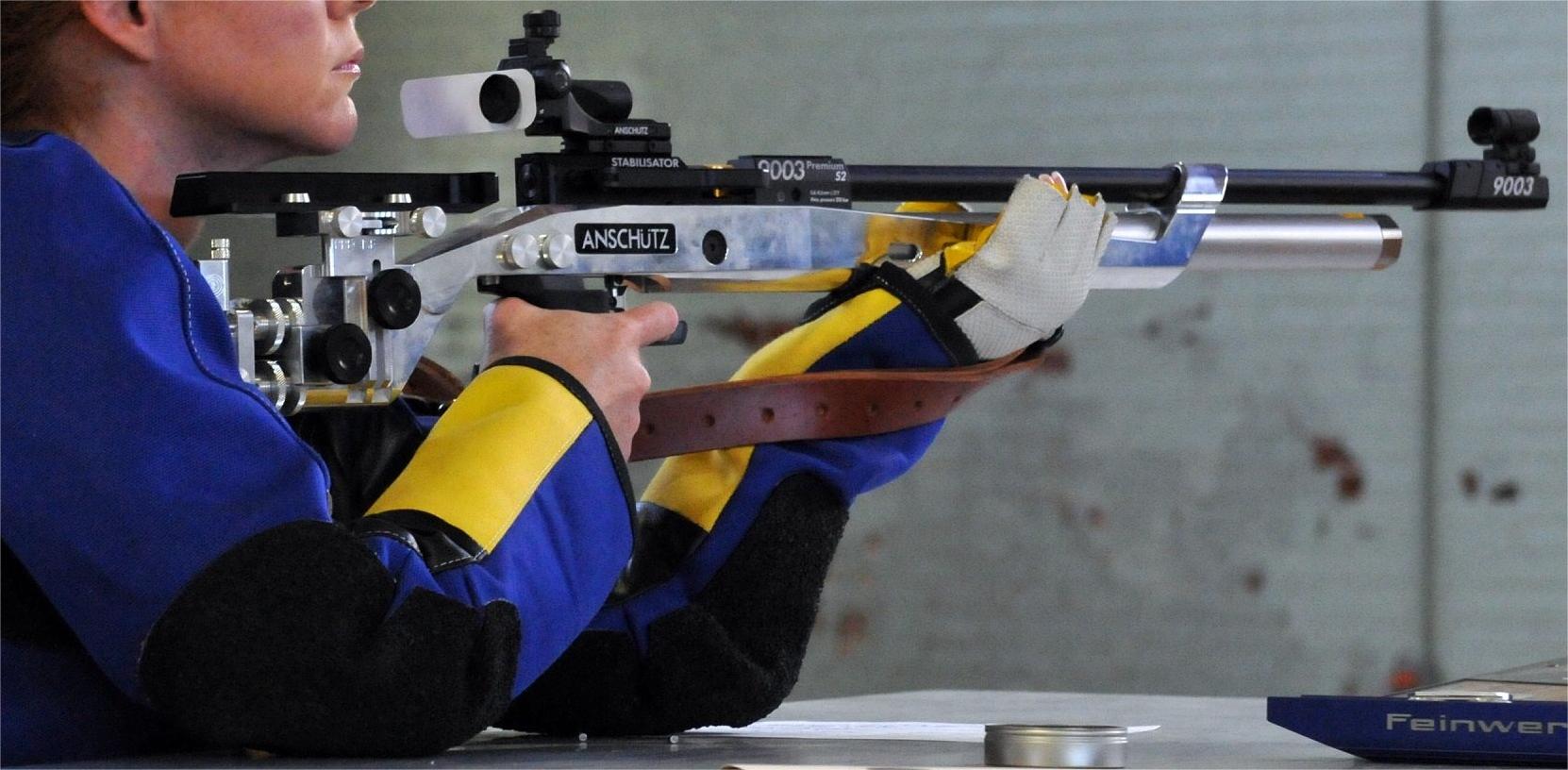 射手_ 射击_ 枪_ 步枪_ 女性_ 女人(Shooter__爱给网_aigei_com(1).jpg